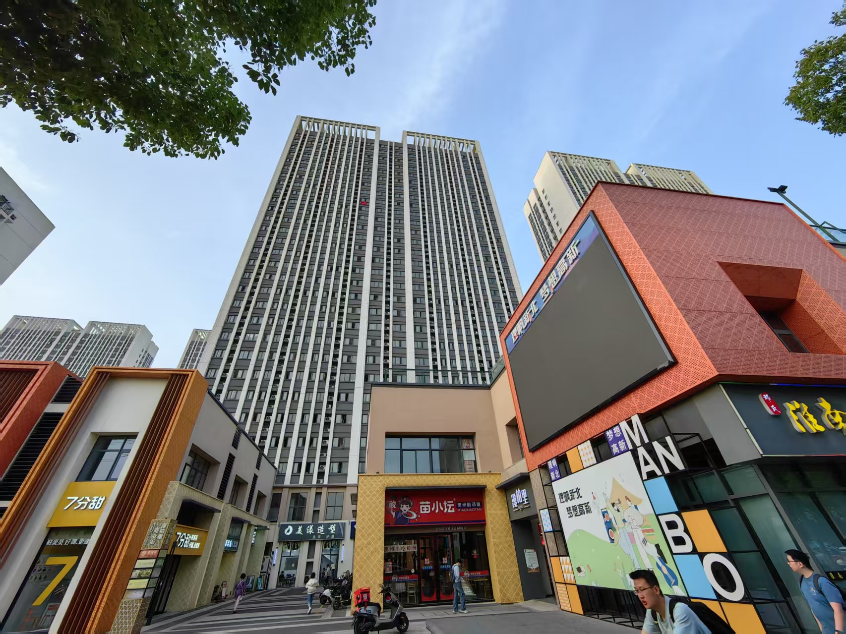 新北厂区公寓楼下餐饮店转让